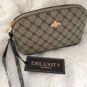 Deluxity Wristlet 🐝